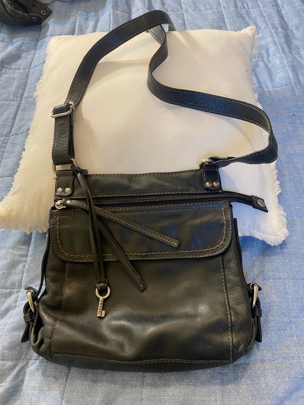 Vintage 90’s Classic Black Leather Fossil Crossbody Bag with Front Flap